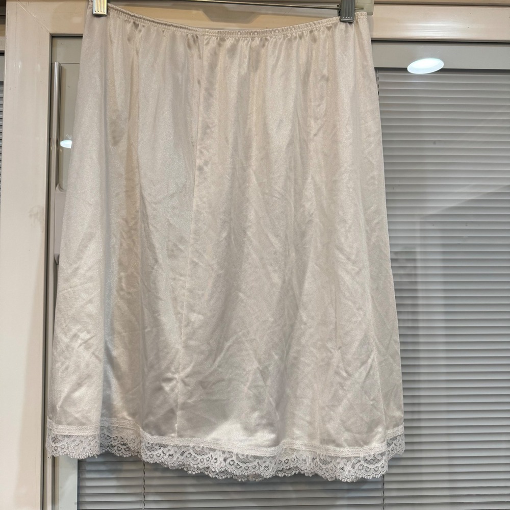 Vintage Deena White Nylon Half Slip Lace Trim Made in USA Style Underwear Large‎